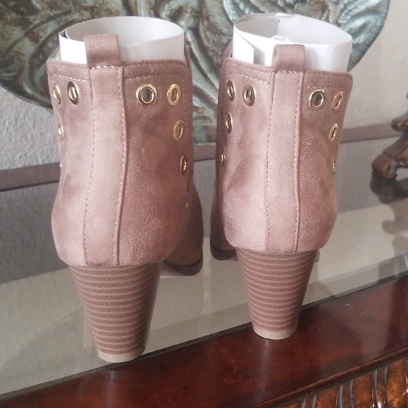 NIB Lov mark booties size 6.5 - Picture 3 of 6
